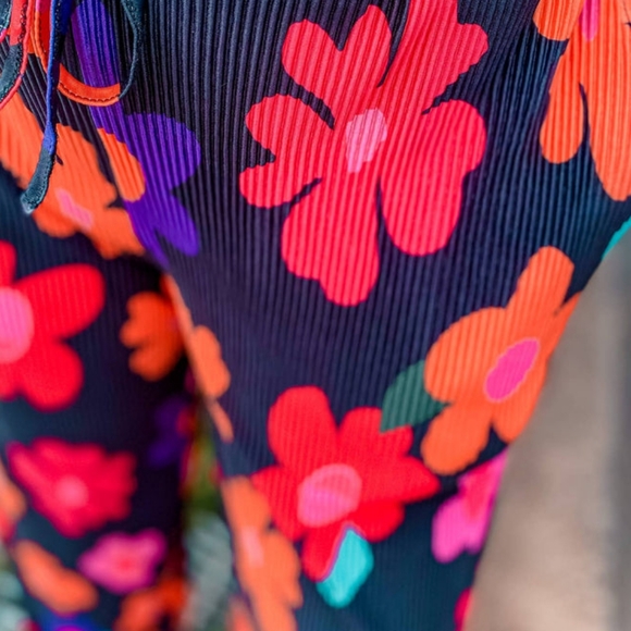 Hottie hibiscus 2 piece pant outfit Plus size - Picture 4 of 4